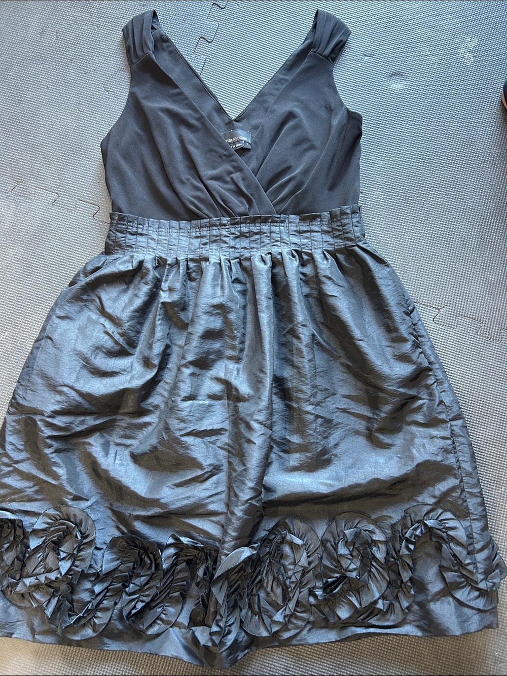 Max & Cleo Black Sleeveless V-Neck Party Dress with Rosette Hem